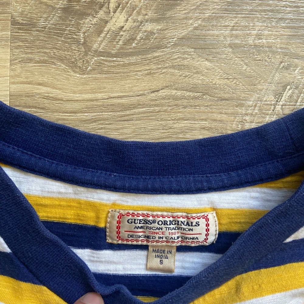 GUESS t-shirt - Picture 2 of 2
